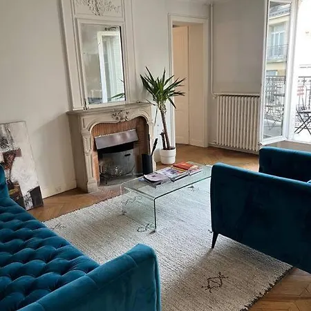 Apartament Vue Tour Eiffel Avec Balcon Air Conditionne 6p