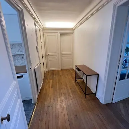 Apartament Vue Tour Eiffel Avec Balcon Air Conditionne 6p Paryż